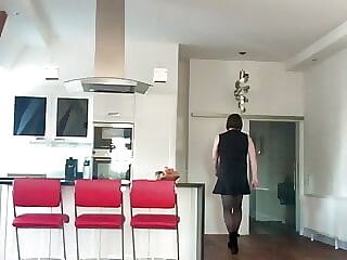 Nicki-Crossdress in a sexy..